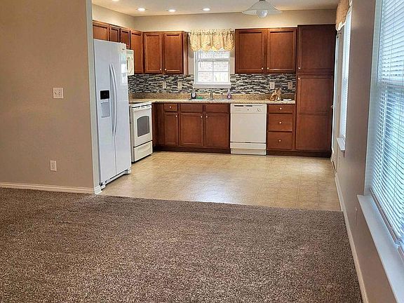 5th image of 5685 Riverwalk Cir