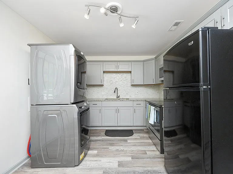 3017 Wedgedale Ave — Photo 16