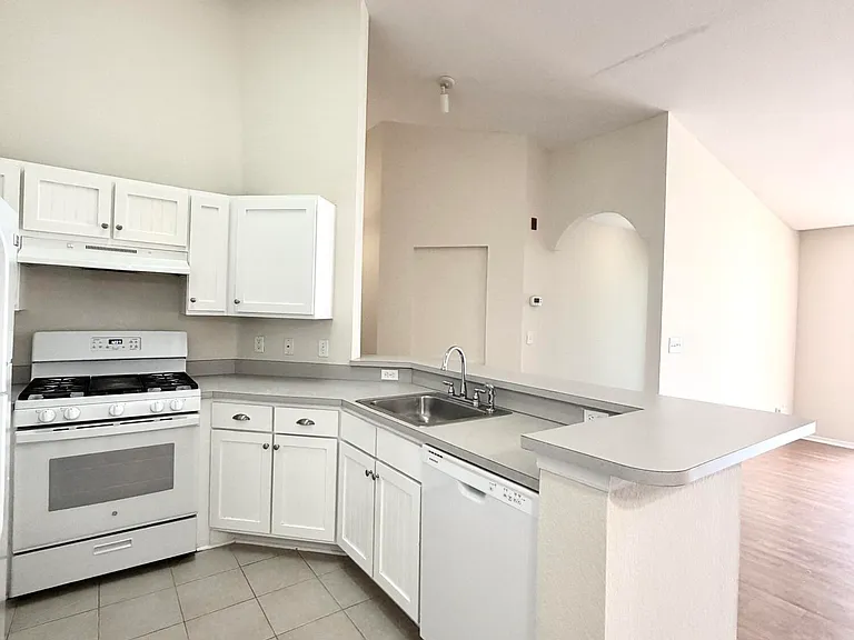 13810 Sutton Park Dr #320 — Photo 6