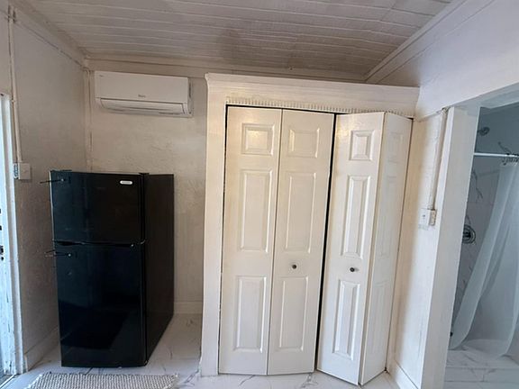 4th image of 408 SW 68th Ave