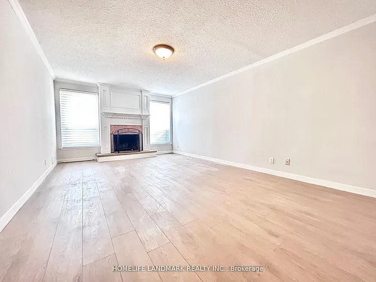 18 Summerfeldt Cres — Photo 6