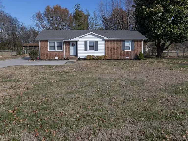 1512 Veterans Pkwy — Photo 13