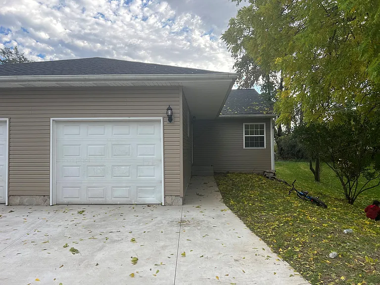 1542 Blossom St SE — Photo 2
