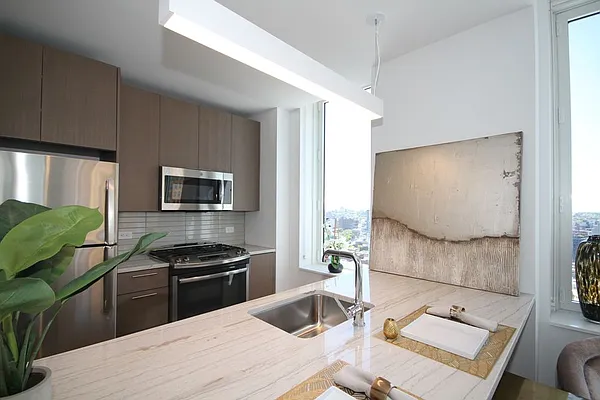 Rented by Red Apple Group | media 21