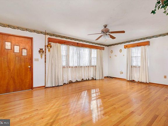 3rd image of 16 Sundance Retreat Ln