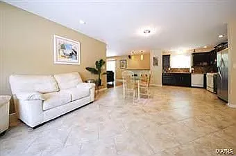 3 bed, 1372 sqft, $2,120 — Photo 1