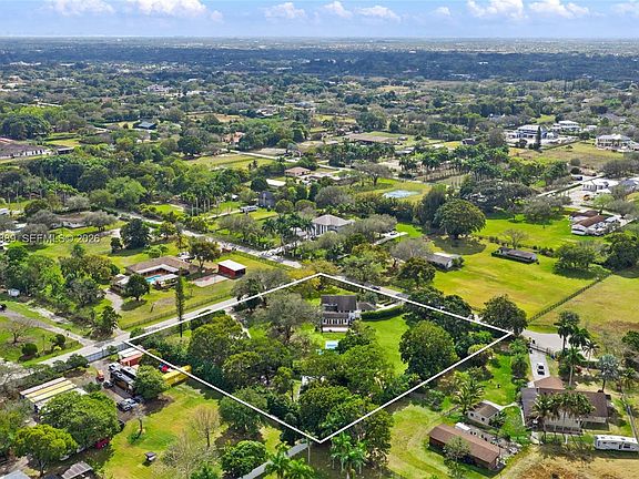 3rd image of 18301 SW 50th St