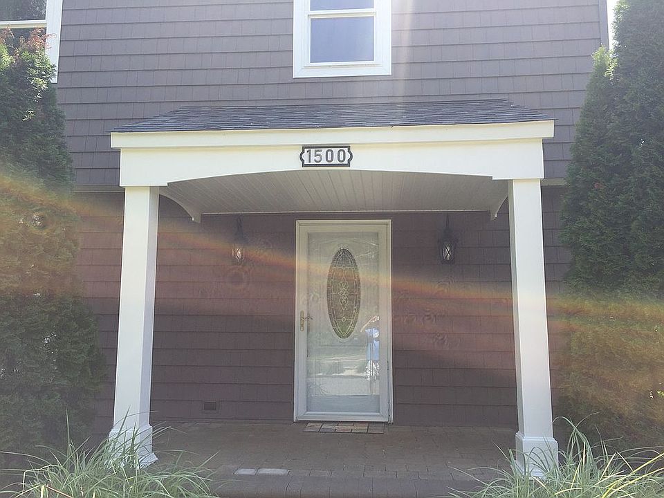 2nd image of 1500 Duerer St