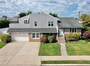 2 Biarritz St, Lido Beach, NY 11561