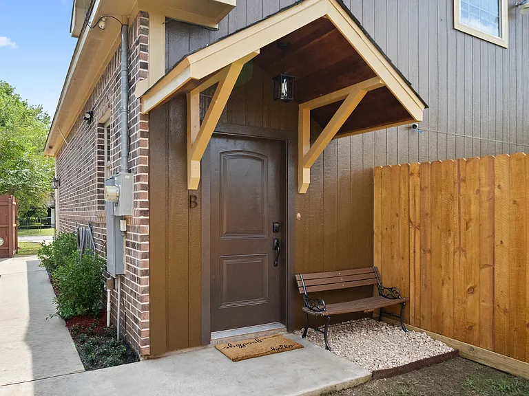 8123 Holiday Ln #B — Photo 19