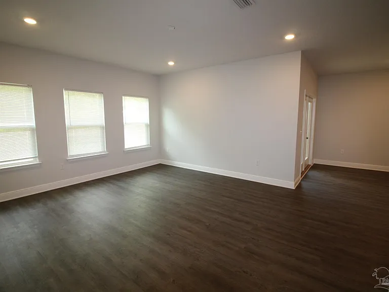 8006 Burnside Loop — Photo 8