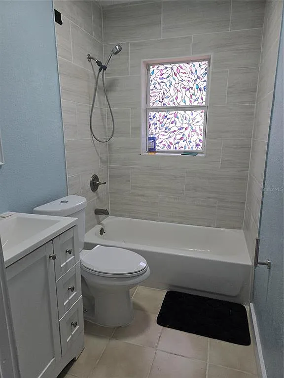 3 bed, 1.0 bath, 1204 sqft, $2,400 — Photo 3