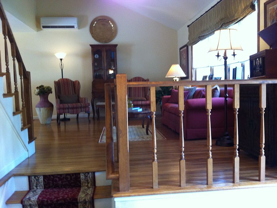 1st image of 25 Adrienne Dr