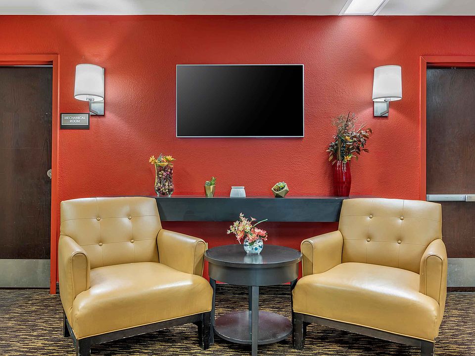 Lobby and Guest Check-in