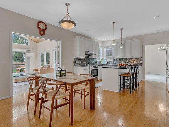 4th image of 3200 Eagle Ridge Dr E