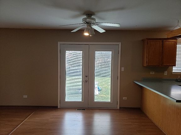 3rd image of 293 Linden Dr