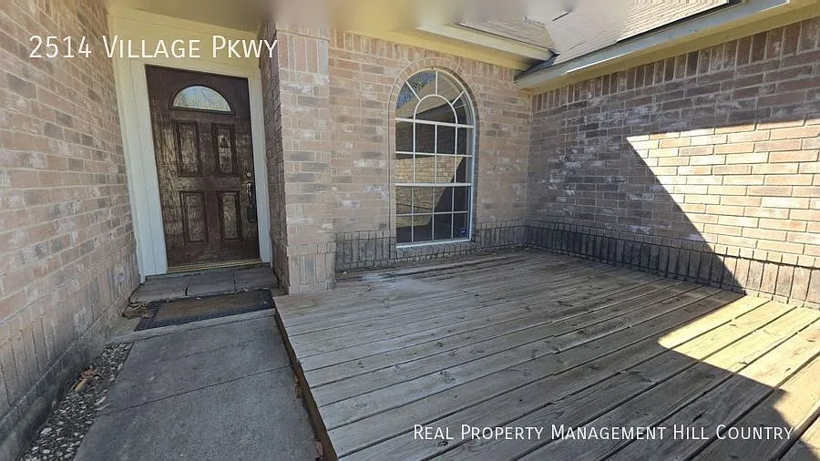 3 Bedroom 2 Bathroom with Covered Deck — Photo 2