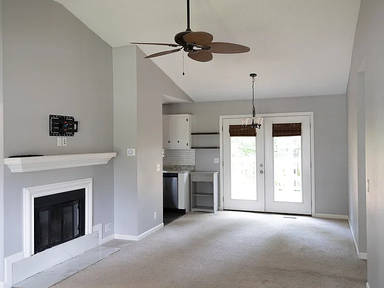 1216 Jacksons Hill Rd — Photo 2