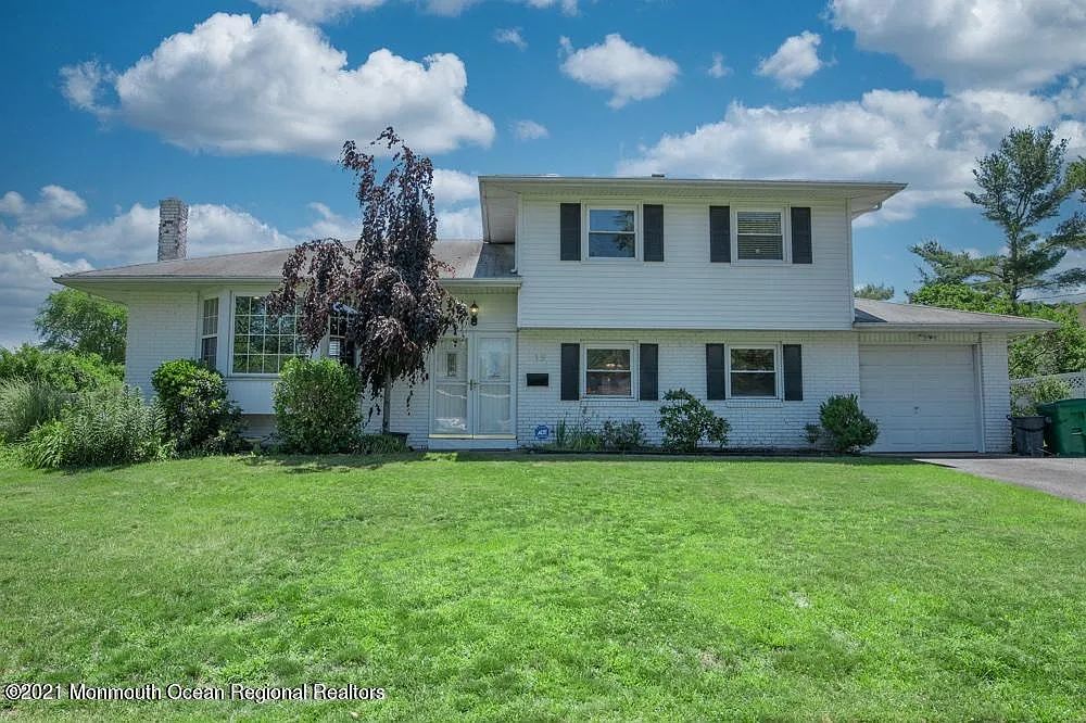 15 Kingsport Dr photo 1