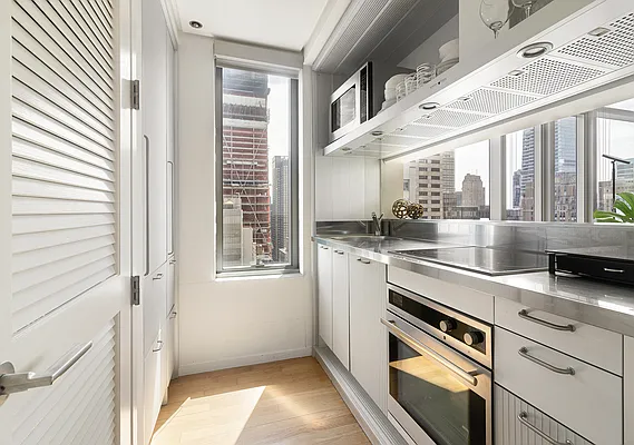 Rented by SR8 REALTY LLC | media 21