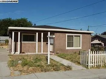 33 Poinsettia Ave photo 1