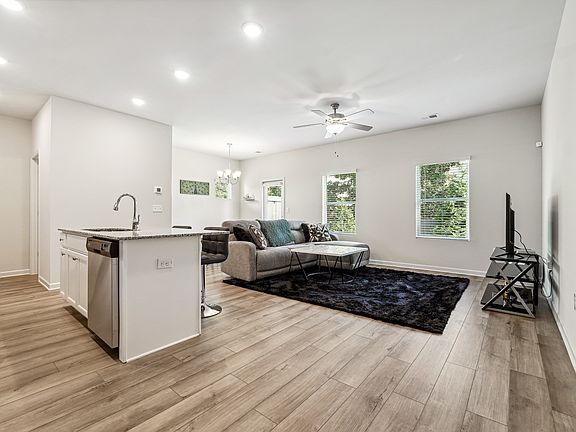3rd image of 4655 Fullerton Dr