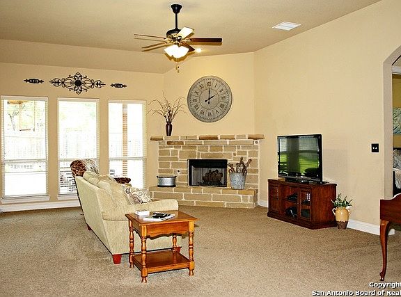 2nd image of 607 Grove Bnd