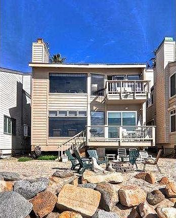 2nd image of 1203 Pacific St #B