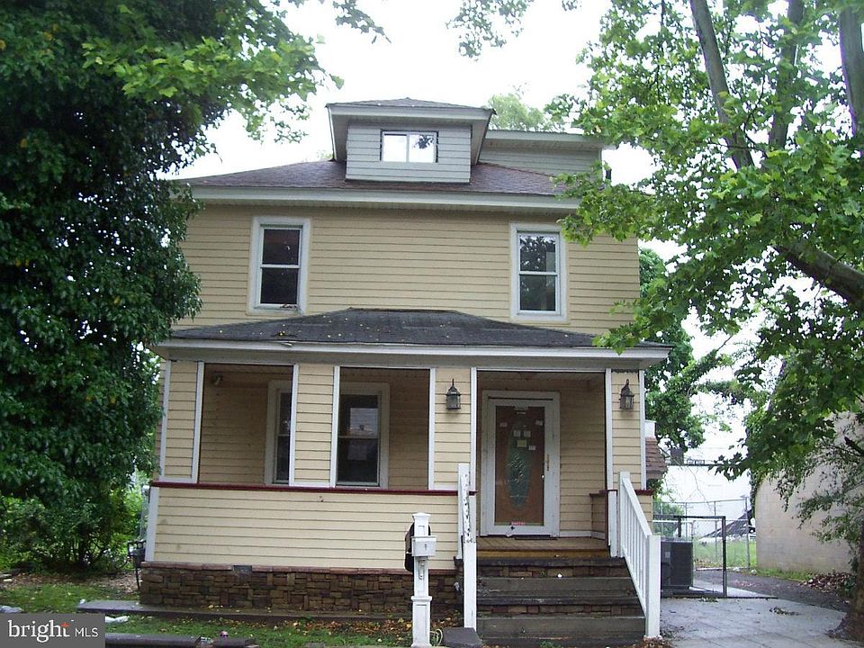 1st image of 9 W Adams St