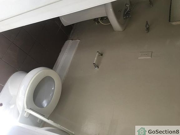 5th image of 908 NE 17th Ter APT 3