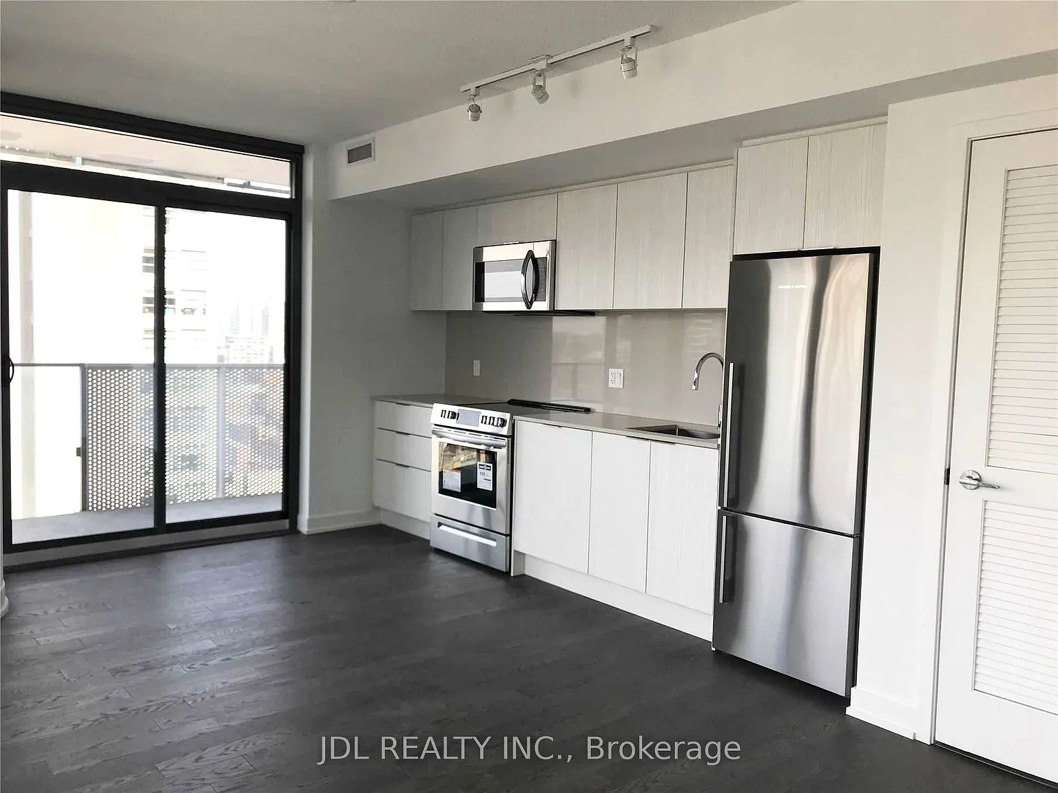 1 bed, $2,400 — Photo 3