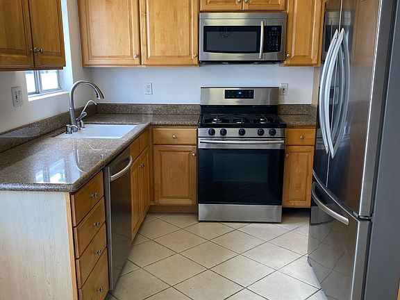 2nd image of 1230 25th St APT 3