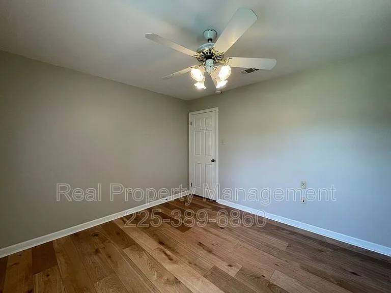 2422 Riverside Dr — Photo 24