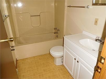 3rd image of 720 King St APT 4