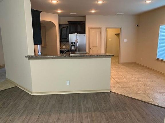 3rd image of 5813 Loveland Dr