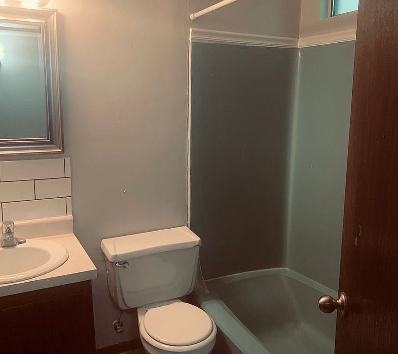 2nd image of 1609 Windsor St #1609