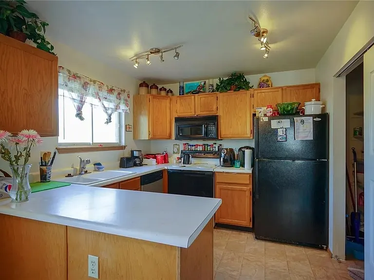 12232 Newport Dr — Photo 6