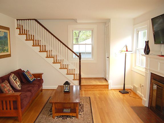 2nd image of 132 N Park Dr