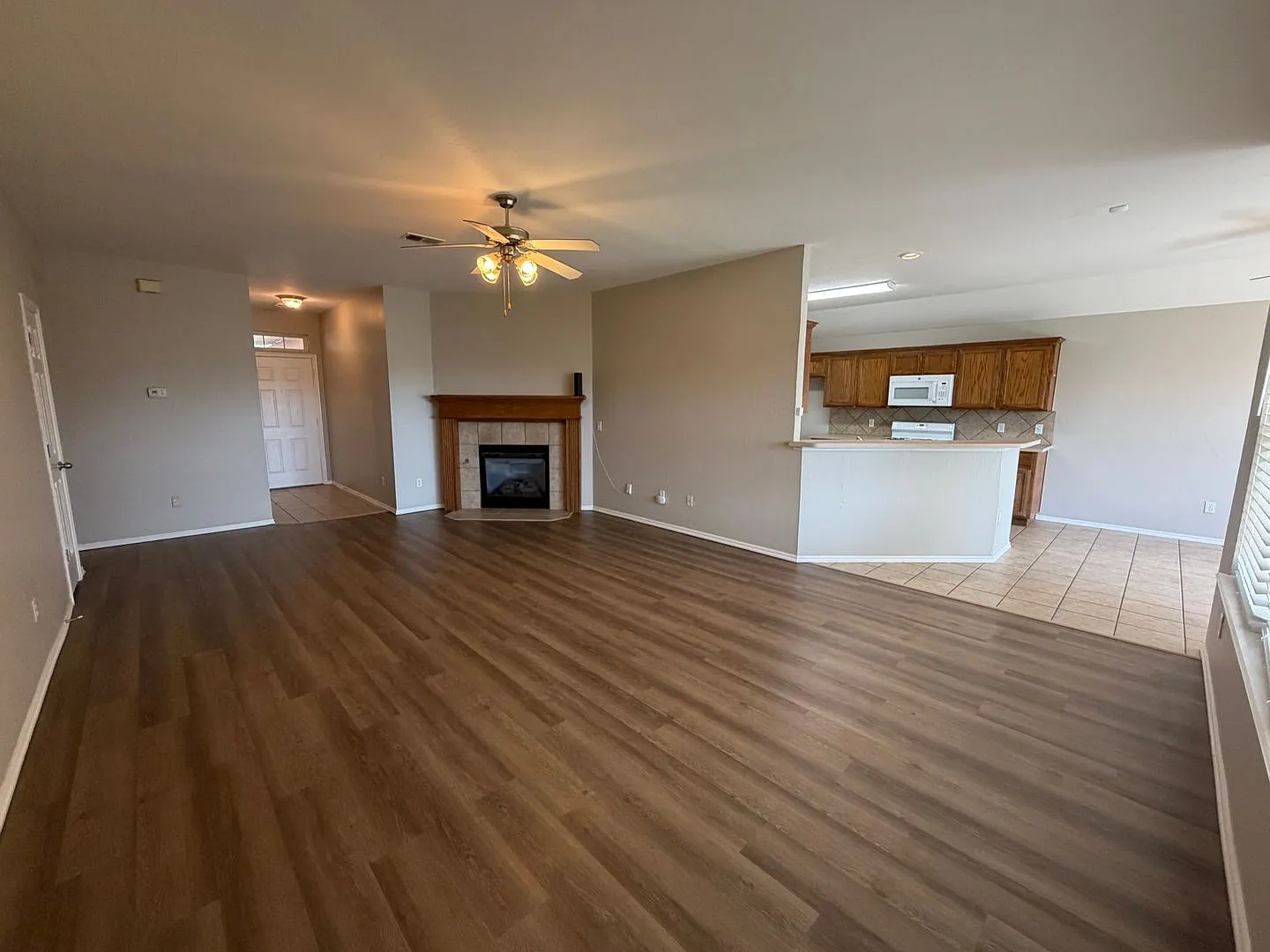 3 Bed 2 Bath Home in Mustang — Photo 4