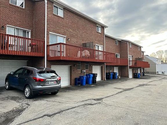 3rd image of 11701 Parkway Dr