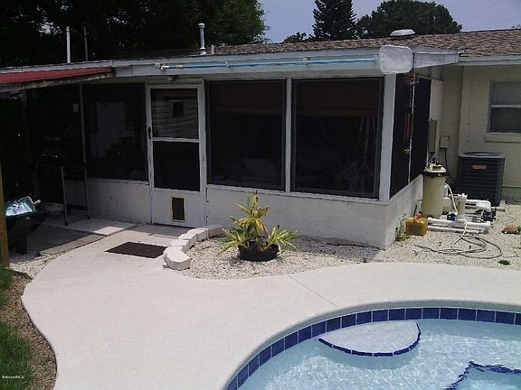 5th image of 1104 N Singleton Ave