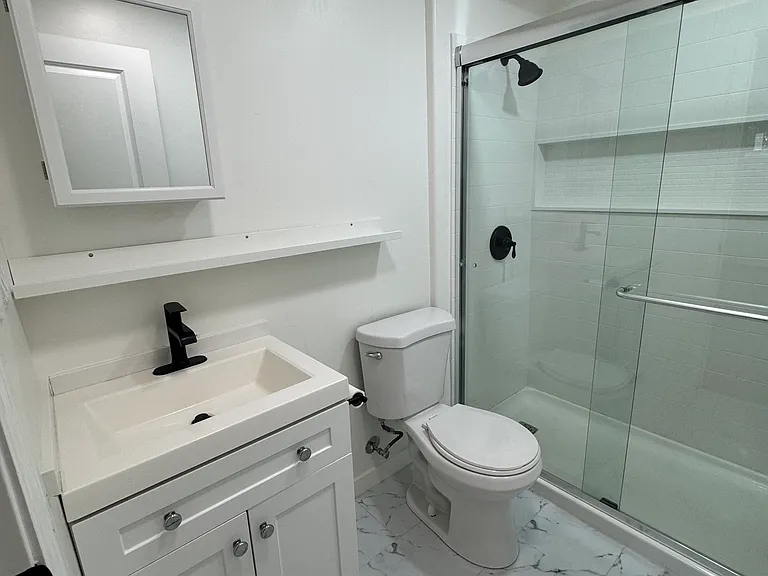 2490 Etiwanda St #E — Photo 11