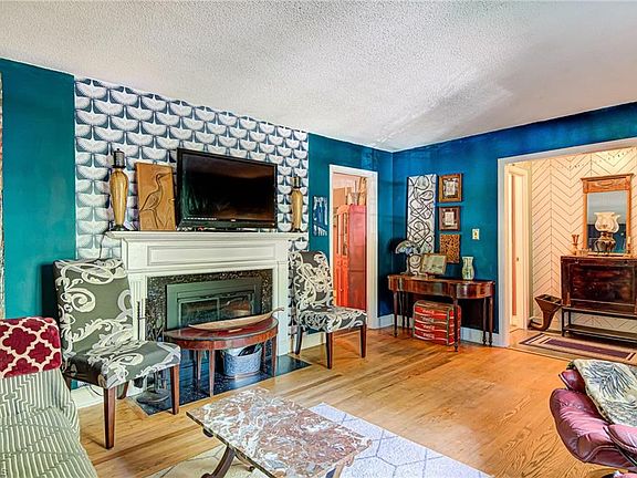 5th image of 616 Howard St