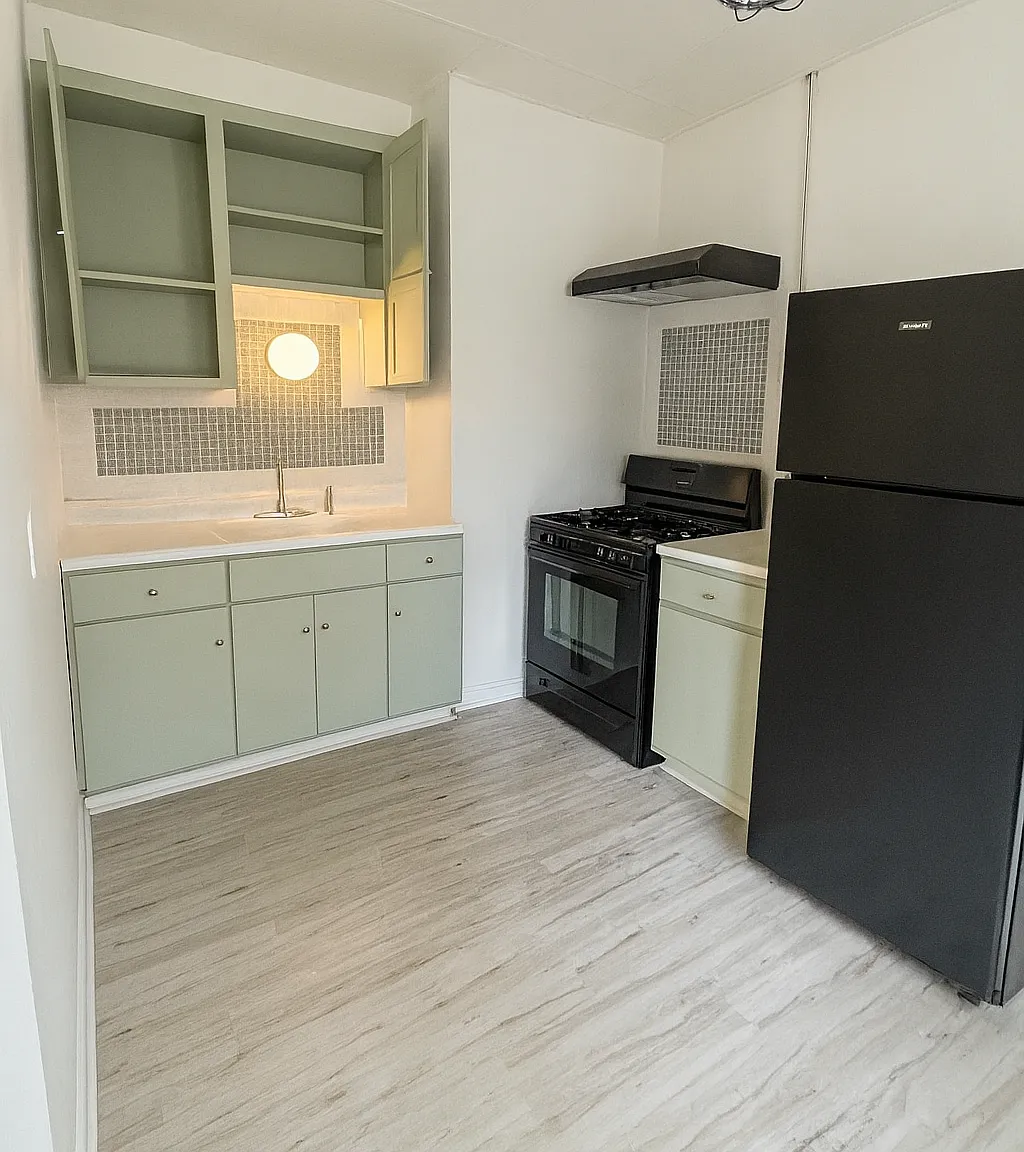 2 bed, 897 sqft, $995 — Photo 2