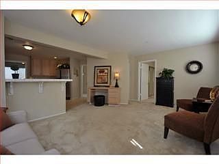 5th image of 17 Jacqueline Ct