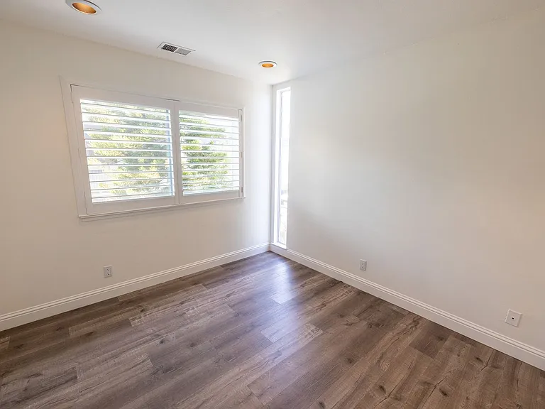 996 Silverado Ct — Photo 18