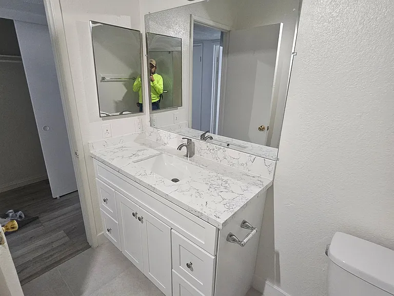 1341 E 9th St #5 — Photo 11