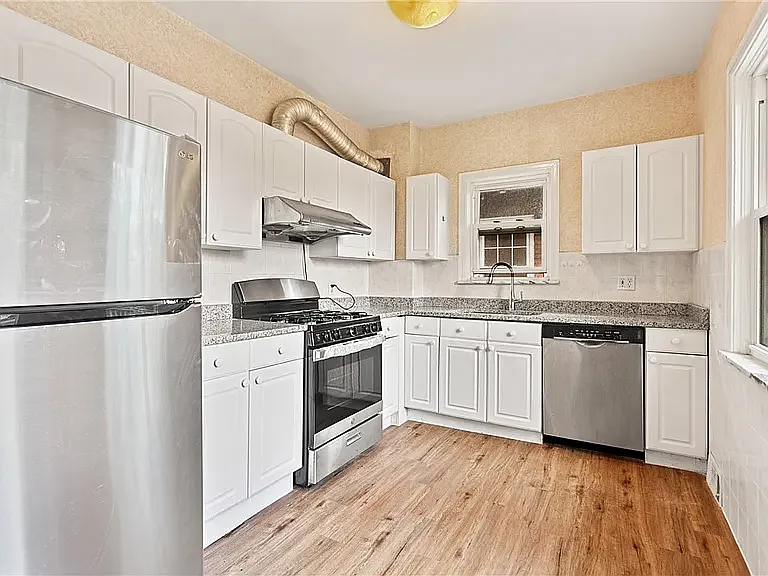 3 bed, 2990 sqft, $650 — Photo 3
