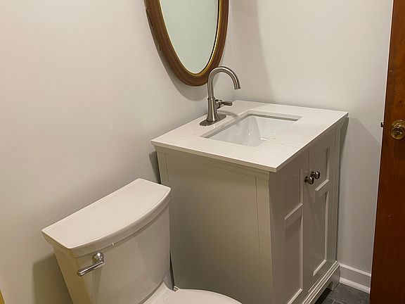 4th image of 207 N Lakeshore Dr