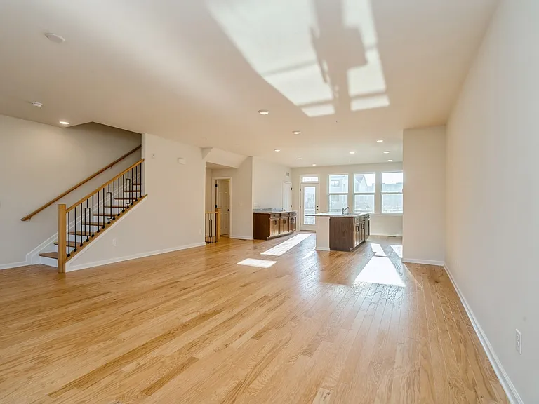103 Vaughn Dr — Photo 6
